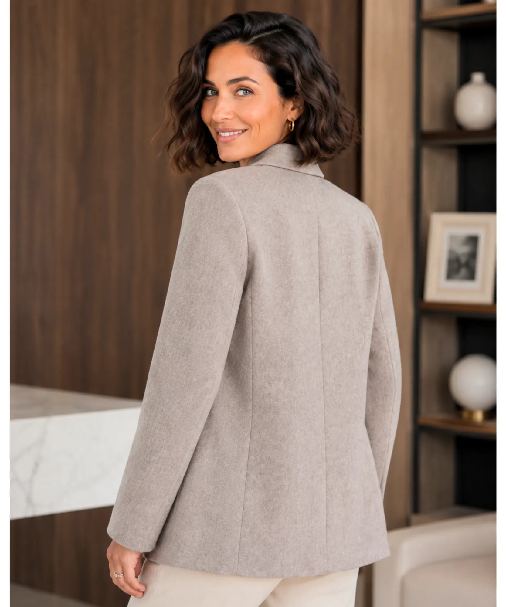 Comprar blazer feminino estruturado costas bege em promoção Anellimn