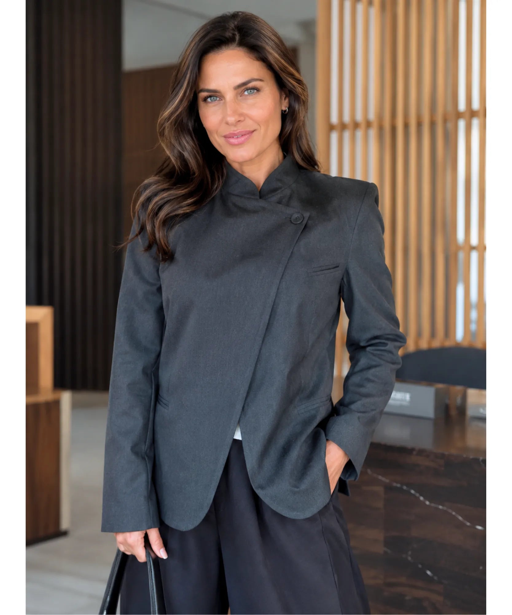 Comprar blazer feminino gola alta cinza em promoção Anellimn