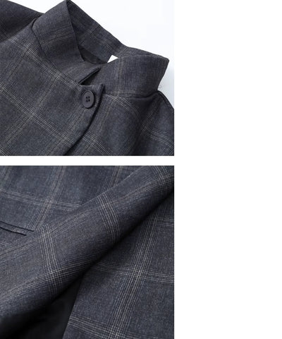 Detalhe da gola alta, do botão e da manga do blazer xadrez cinza
