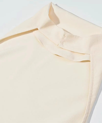 Comprar blusa assimétrica feminina detalhe da gola em cetim off white em promoção Anellimn
