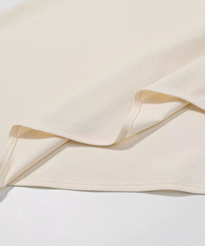 Comprar blusa assimétrica feminina acabamento em cetim off white em promoção Anellimn