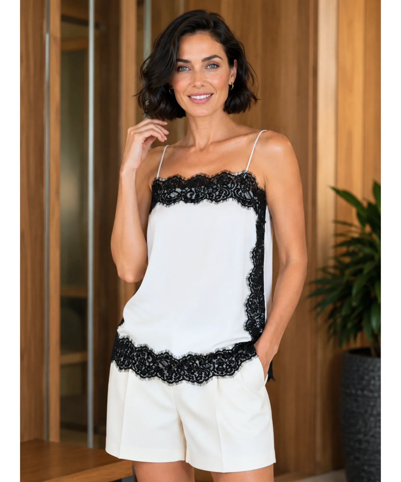 Comprar Blusa de Renda Cetim Alça Fina acabamento delicado barato em promoçao ANELLIMN