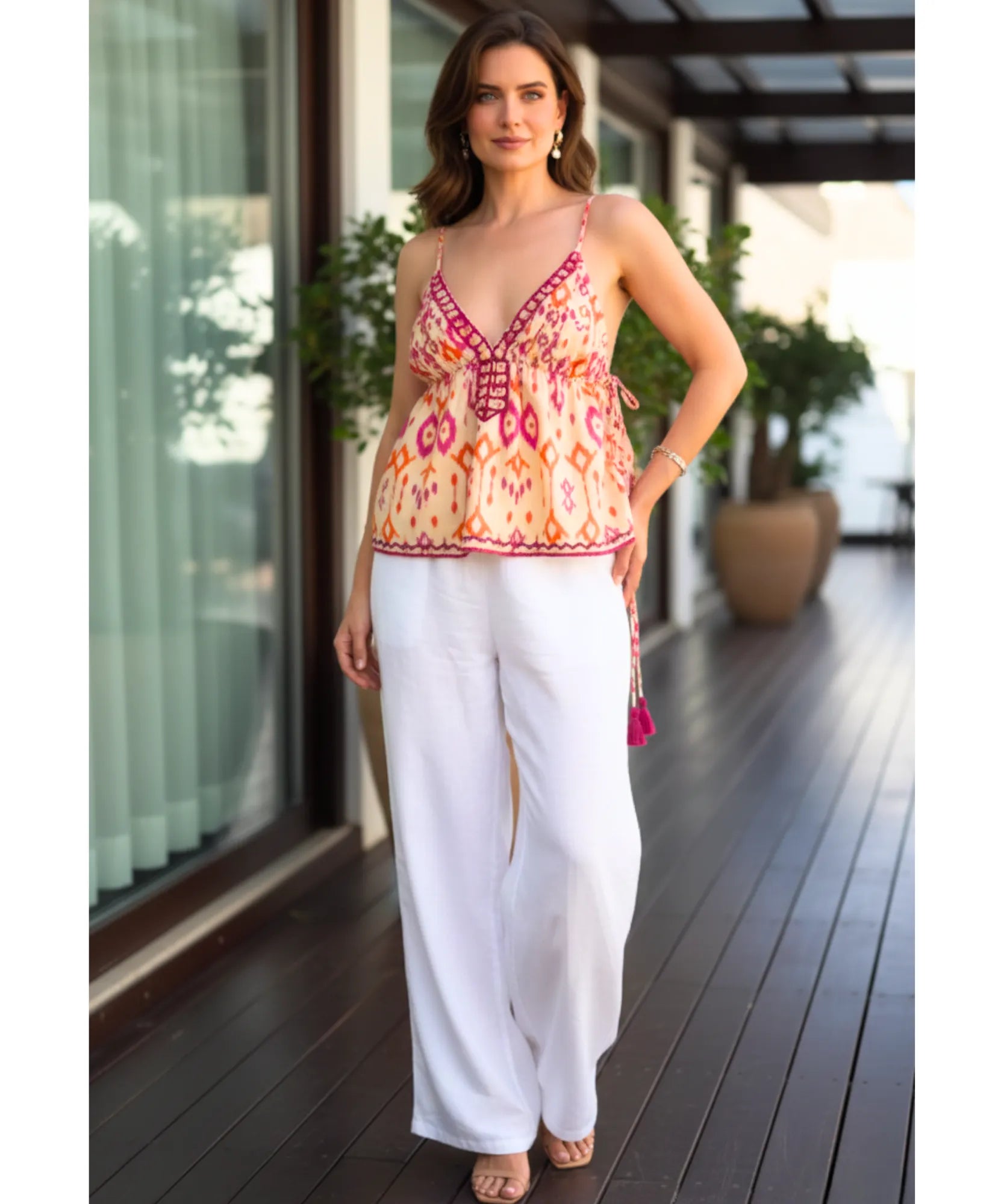 Comprar blusa feminina cropped estampa étnica bordado crochê paetês decote V em promoção ZARA