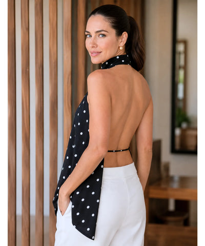 Blusa feminina preta poá frente única Nise - vista de costas