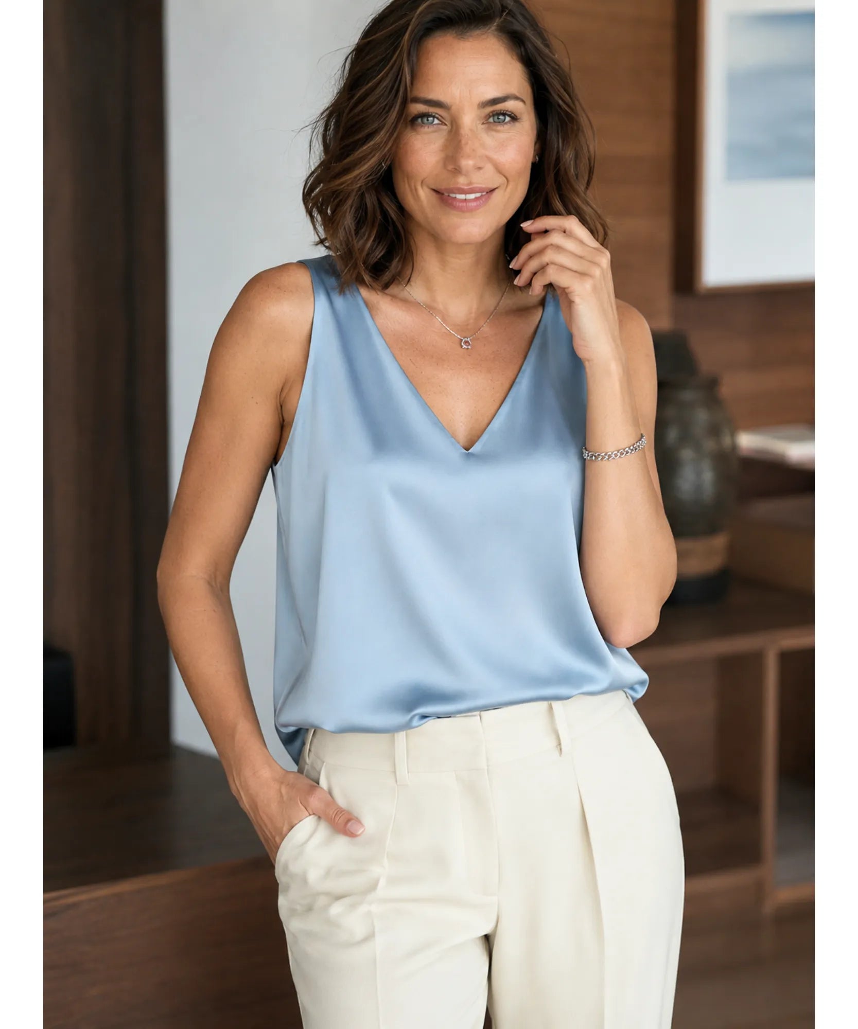 Comprar blusa feminina social de cetim com decote para looks sofisticados de trabalho ou eventos noturnos barato ANELLIMN