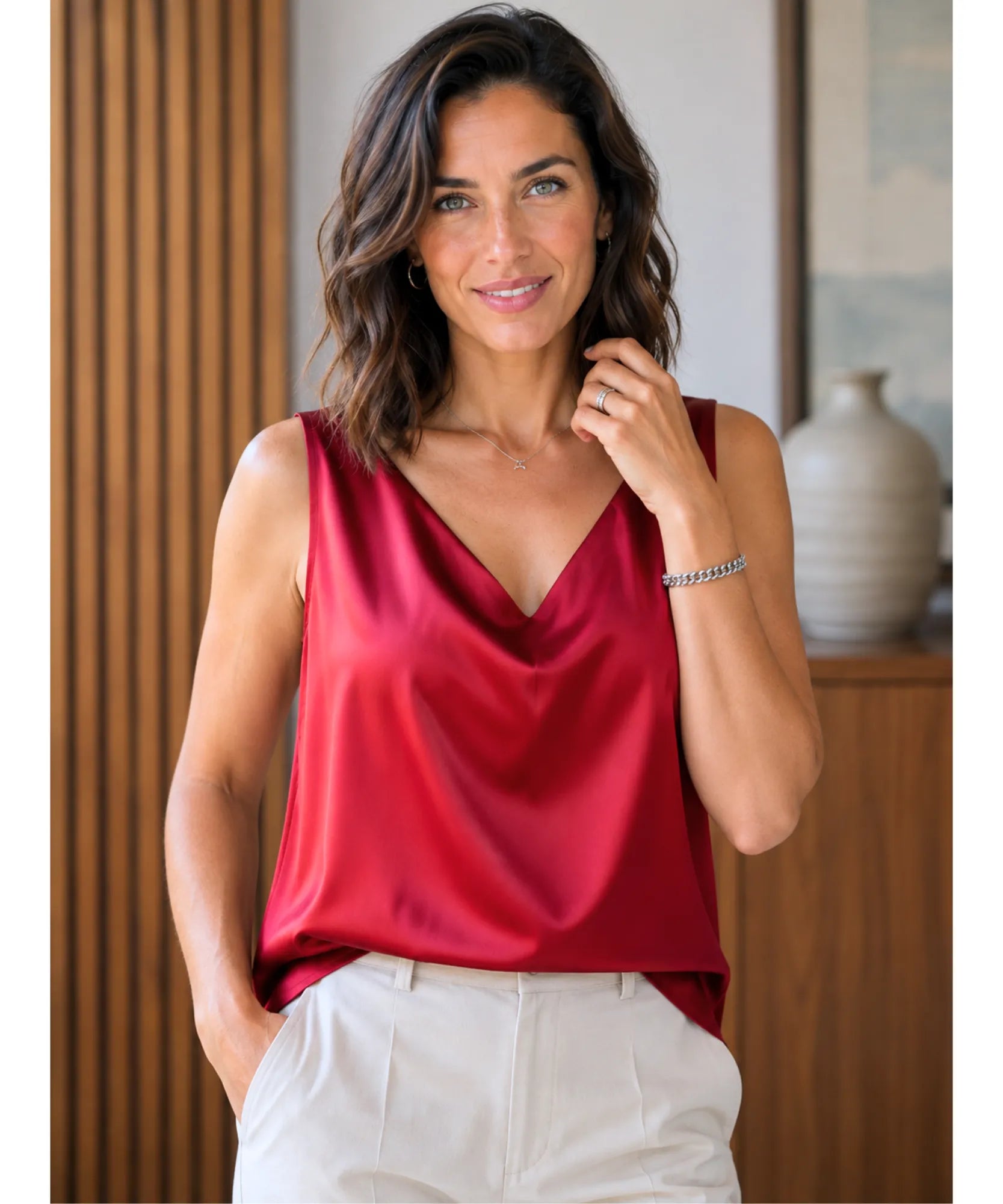 Comprar blusa feminina social de cetim com decote para looks sofisticados de trabalho ou eventos noturnos barato ANELLIMN