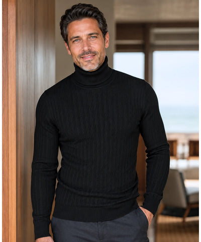Blusa masculina gola alta tricot preta combinada com calça escura