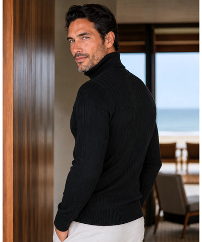 Blusa masculina gola alta tricot preta, vista de costas
