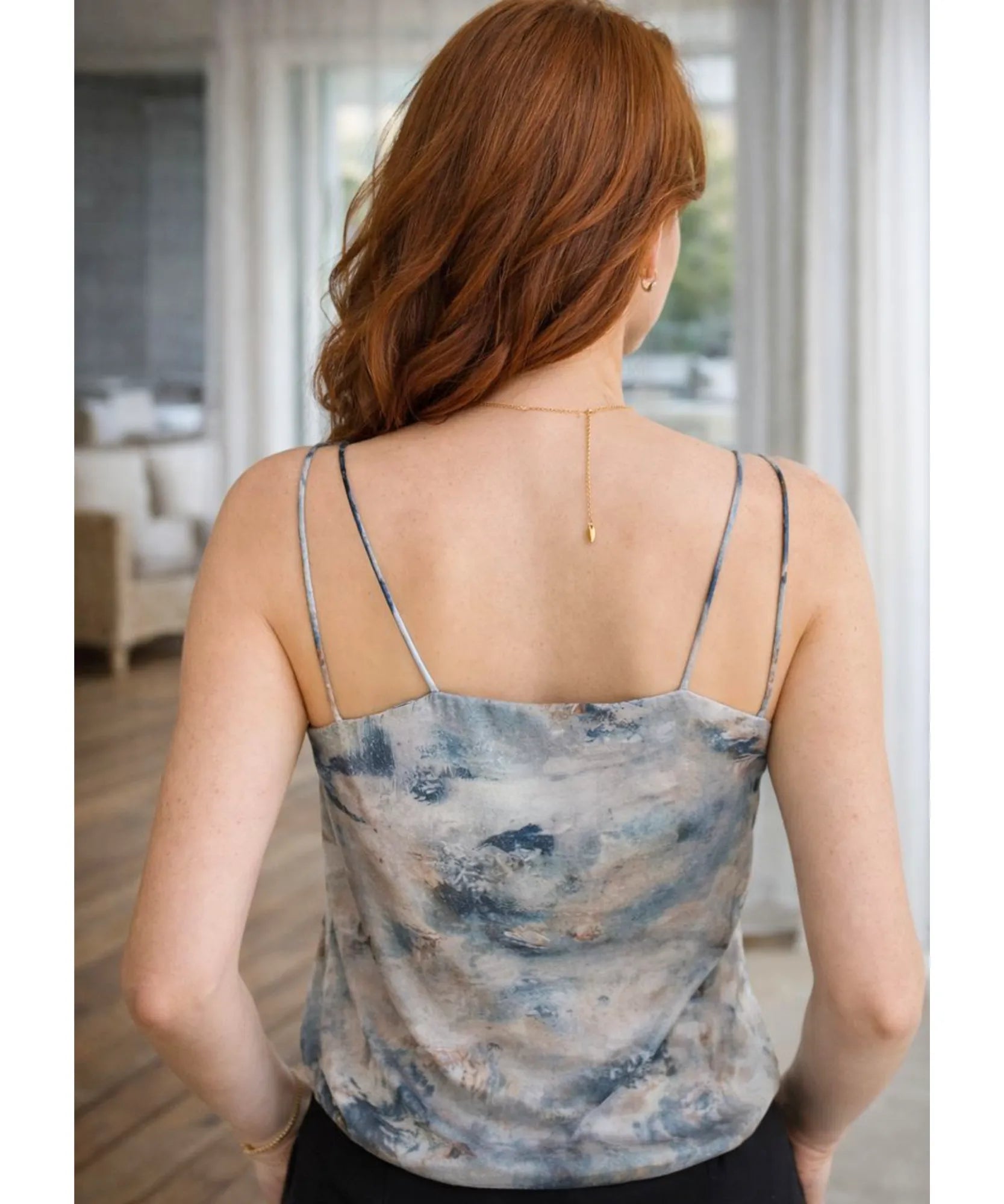 Comprar blusa regata feminina cetim estampa aquarela decote V alças ajustáveis elegante barato ZARA