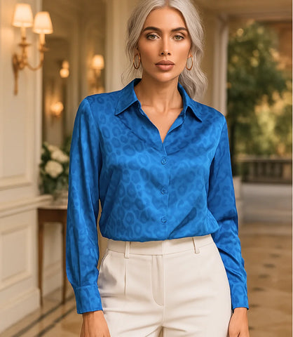 Comprar blusa social feminina em cetim seda azul para escritório, reuniões e looks casuais refinados em promoção ZARA

