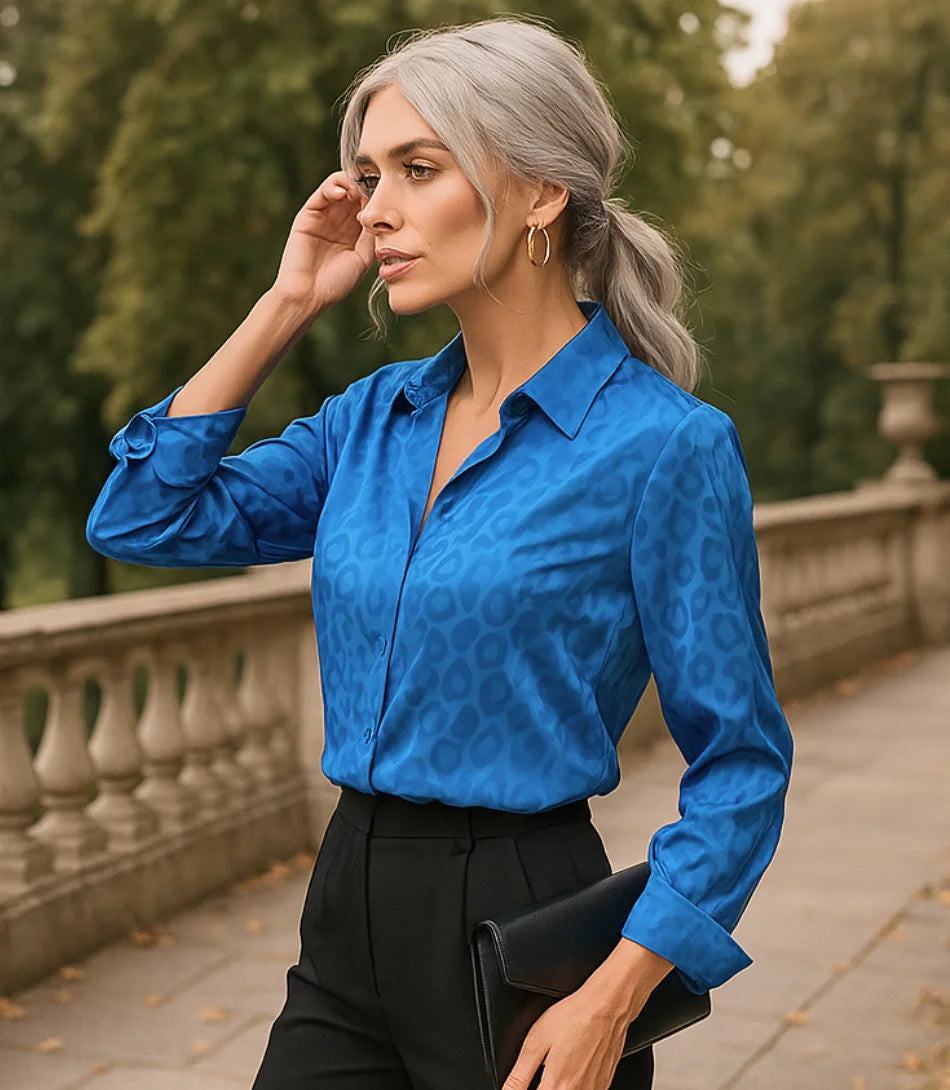 Comprar blusa social feminina em cetim seda azul para escritório, reuniões e looks casuais refinados em promoção ZARA

