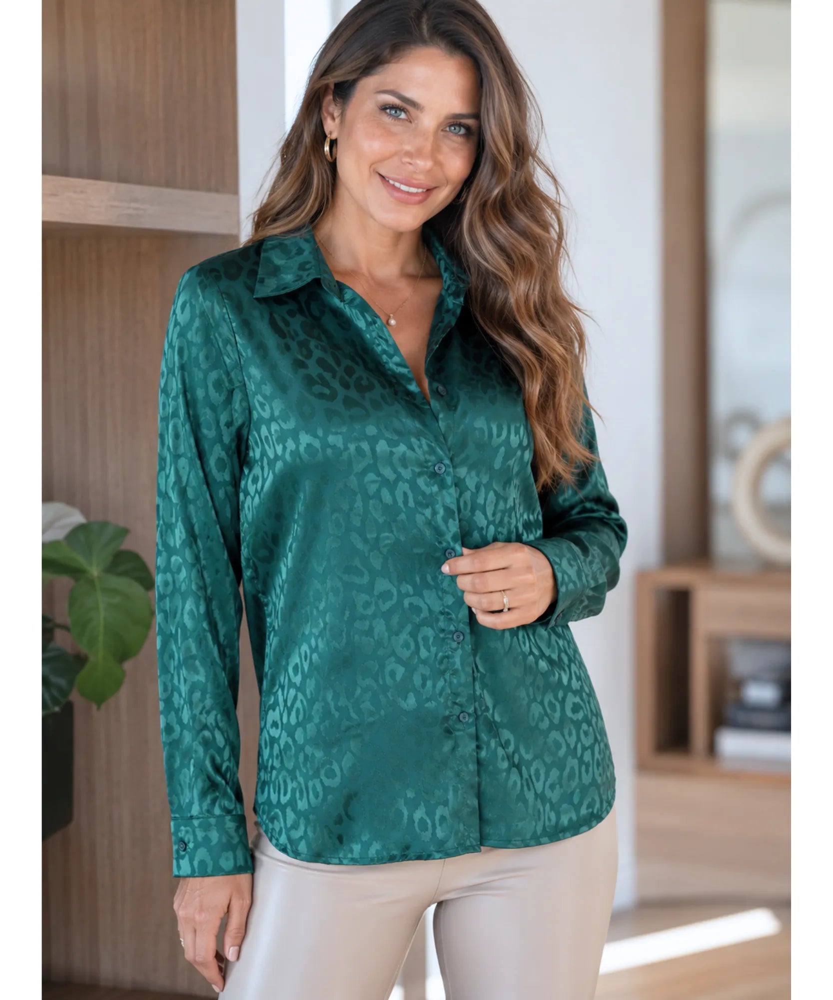 Comprar blusa social feminina em cetim seda para escritório, reuniões e looks casuais refinados em promoção ANELLIMN