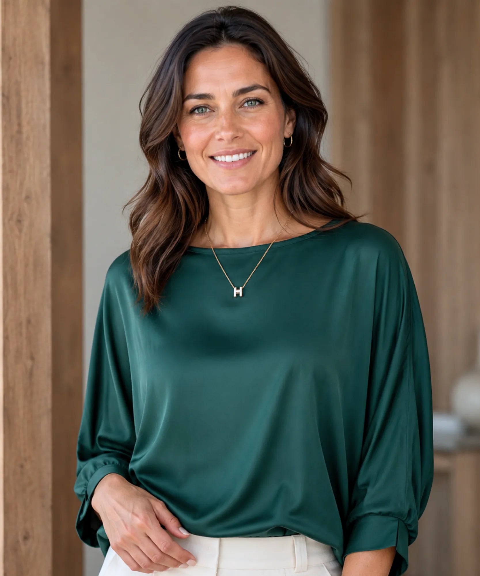 Comprar blusa social feminina cetim com manga 3/4 elegante e versátil para looks sofisticados ou ambiente profissional em promoção ANELLIMN