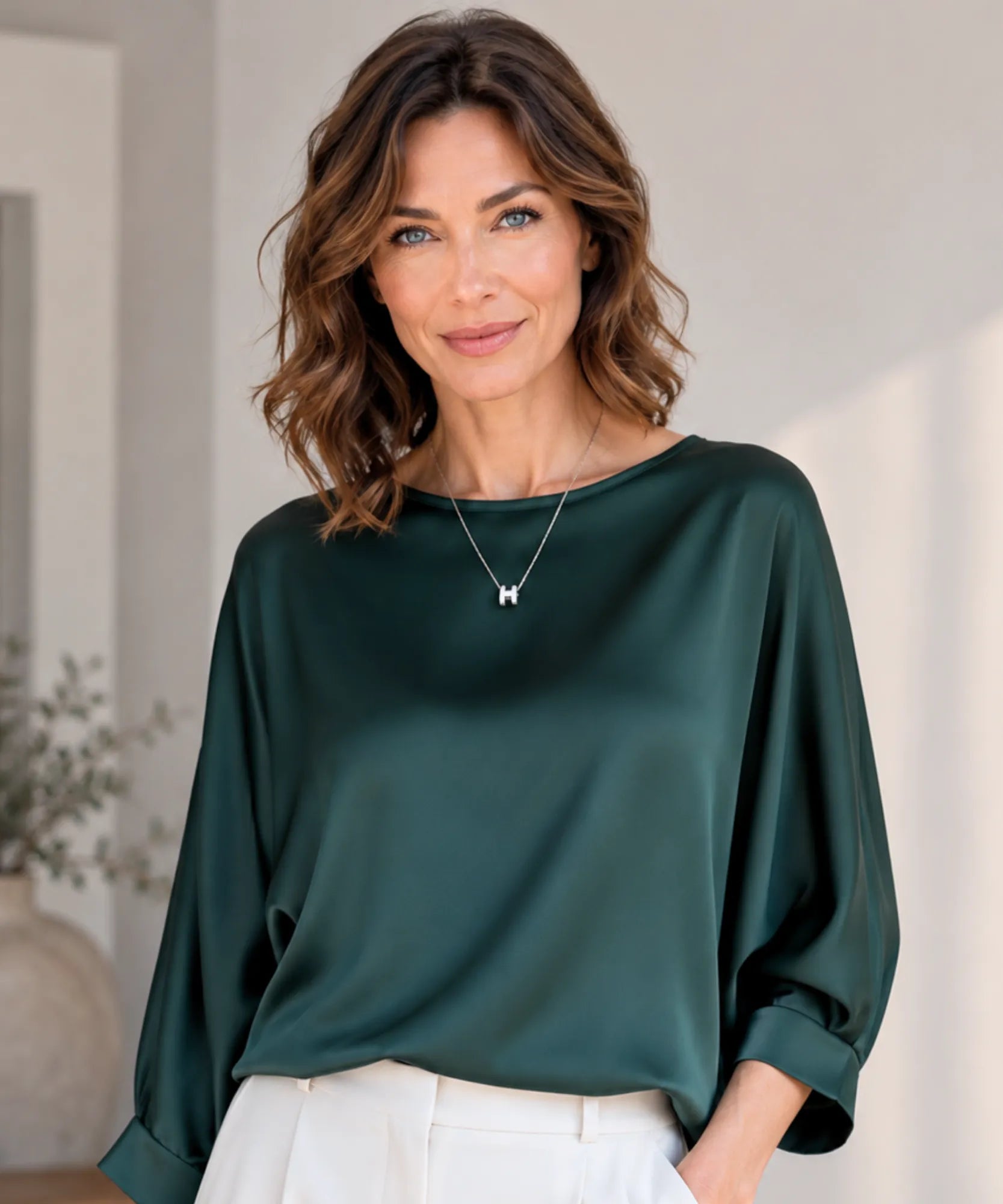 Comprar blusa social feminina cetim com manga 3/4 elegante e versátil para looks sofisticados ou ambiente profissional em promoção ANELLIMN