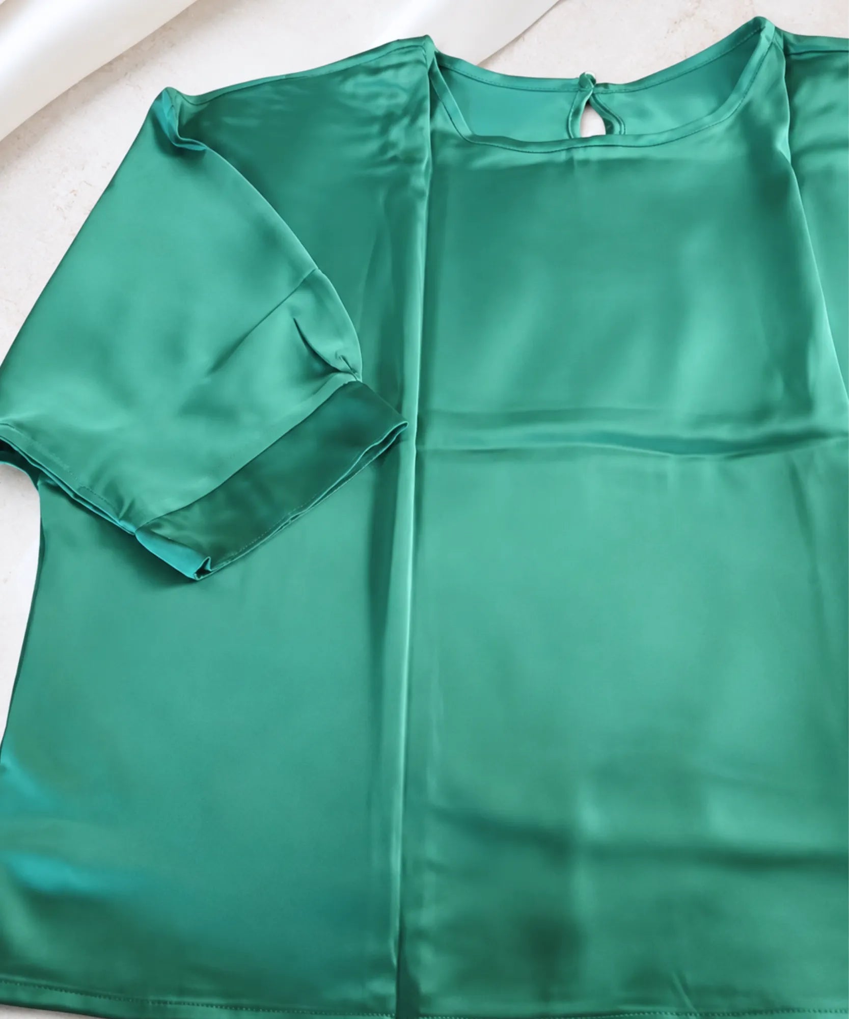 Comprar blusa social feminina cetim com manga 3/4 elegante e versátil para looks sofisticados ou ambiente profissional em promoção ANELLIMN
