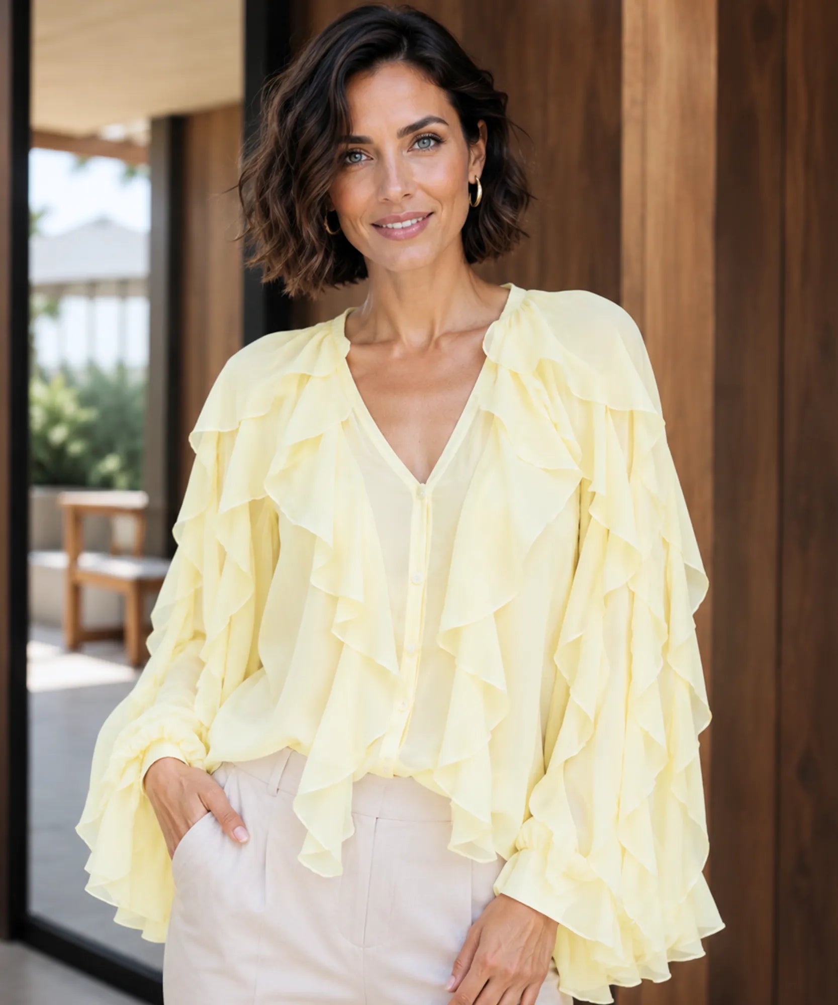 Comprar blusa social feminina manga longa com babados em tecido leve e transparente para looks elegantes no trabalho ou eventos sociais barato ANELLIMN