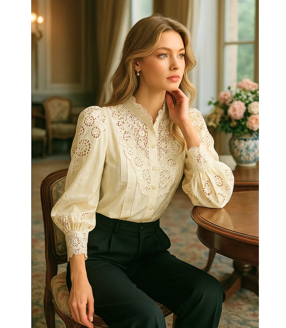 Comprar blusa social feminina renda Bege para looks sofisticados no trabalho ou eventos em promoção Amaro