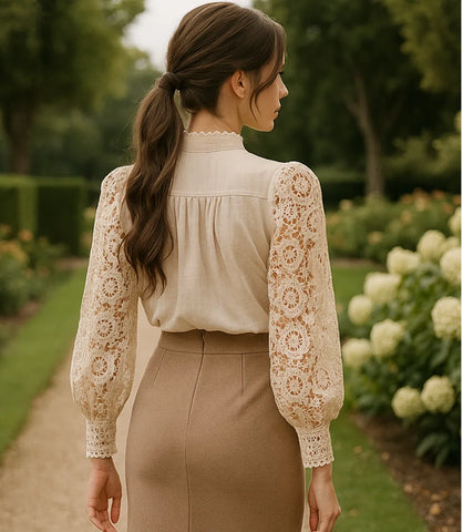 Comprar blusa social feminina renda Bege para looks sofisticados no trabalho ou eventos em promoção Amaro