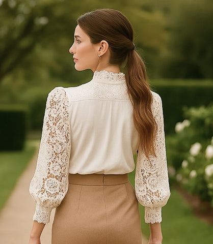 Comprar blusa social feminina renda Off White Branco para looks sofisticados no trabalho ou eventos em promoção Amaro