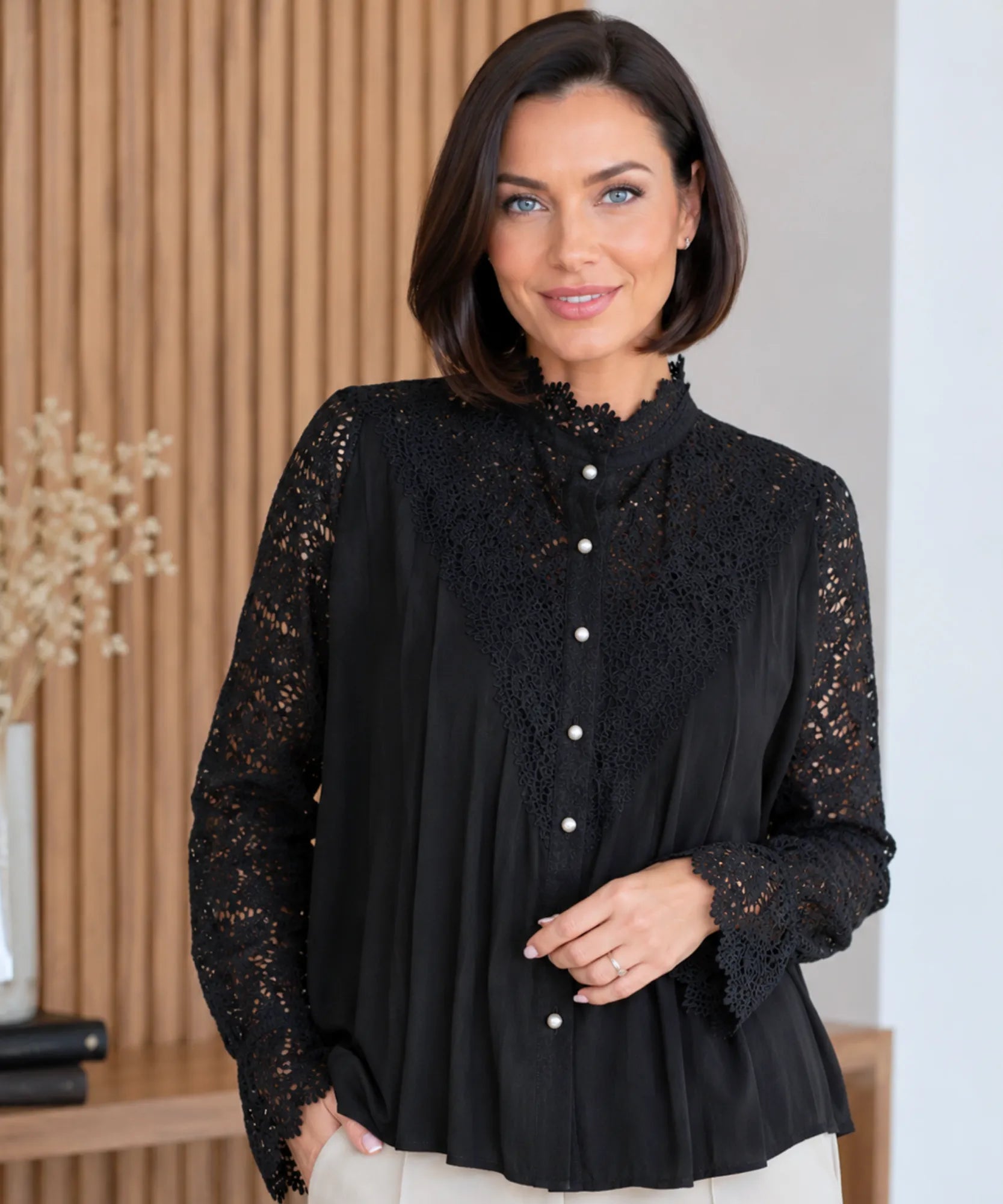 Comprar blusa social feminina renda  para looks sofisticados no trabalho ou eventos barato ANELLIMN
