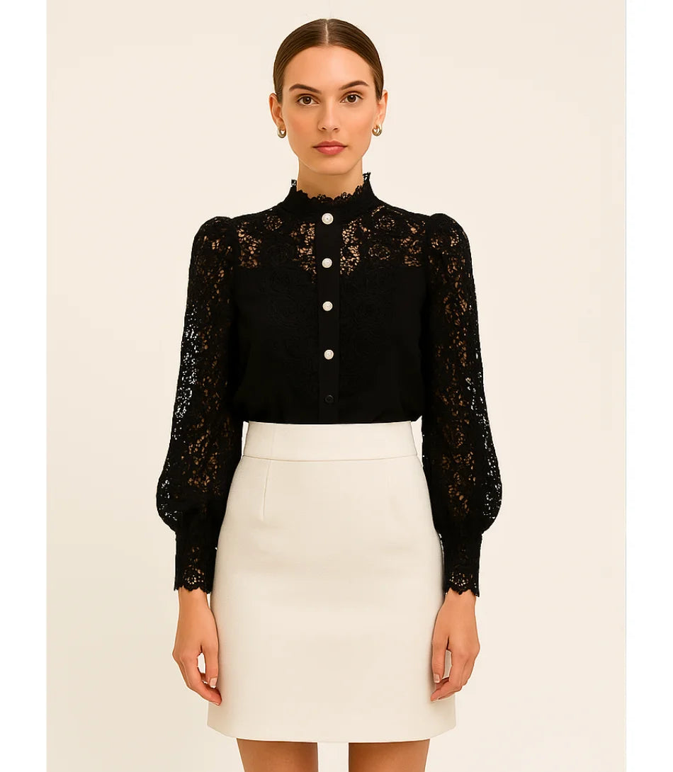 Comprar blusa social feminina renda Preto para looks sofisticados no trabalho ou eventos em promoção Amaro