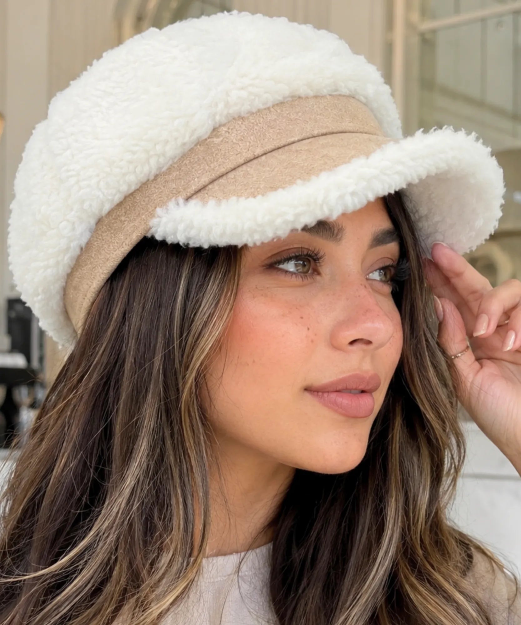 Comprar boina feminina de pelúcia sherpa aba curta estilo italiana capitã inverno frio copa volumosa em promoção ANELLIMN