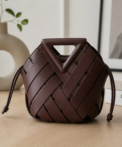Bolsa feminina trançada café vista frontal em still