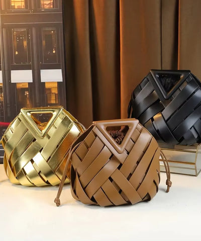 Bolsas femininas trançadas dourada, caramelo e preta lado a lado