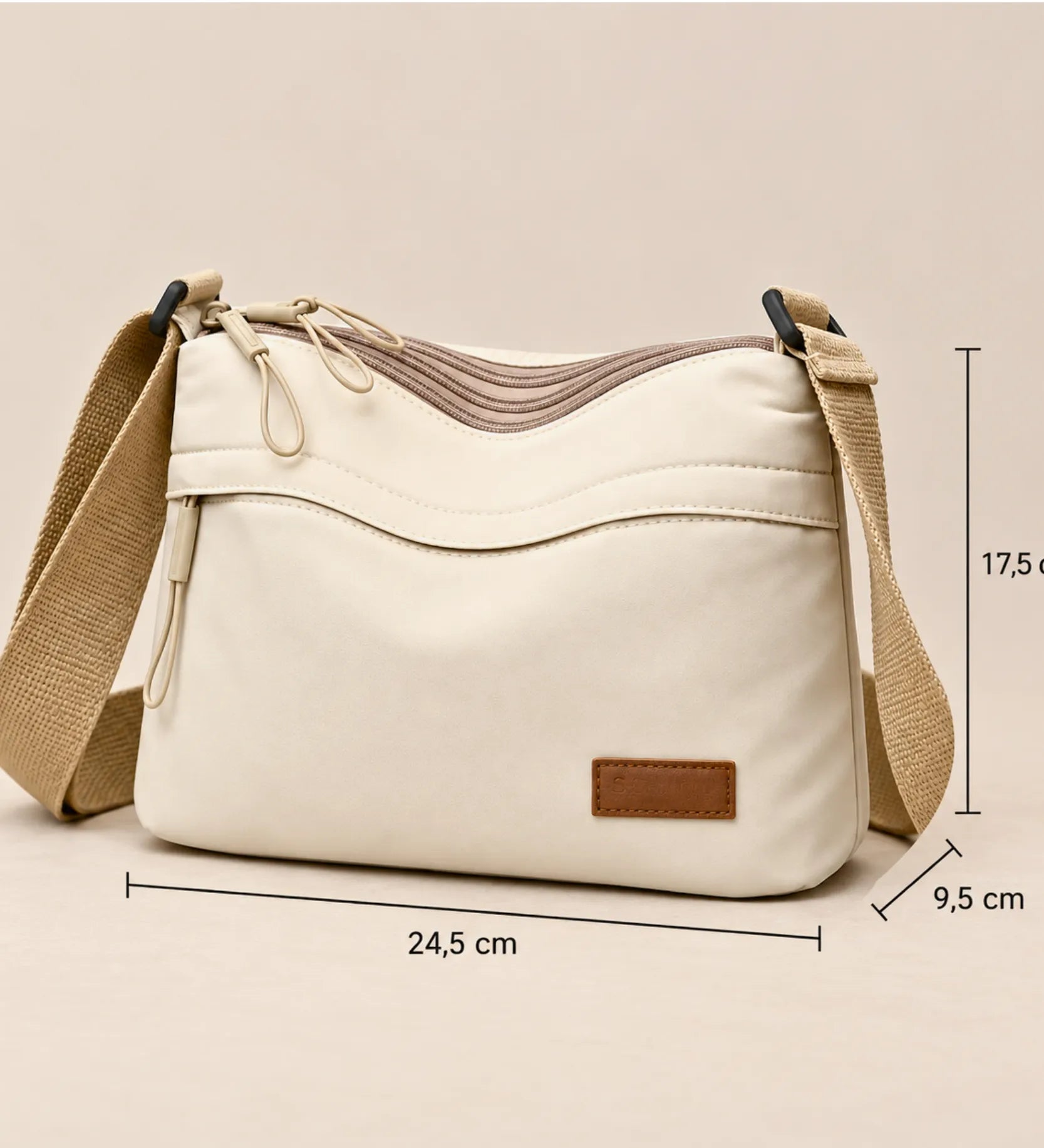 Medidas da bolsa transversal pequena: 24,5 cm de largura, 17,5 cm de altura e 9,5 cm de profundidade