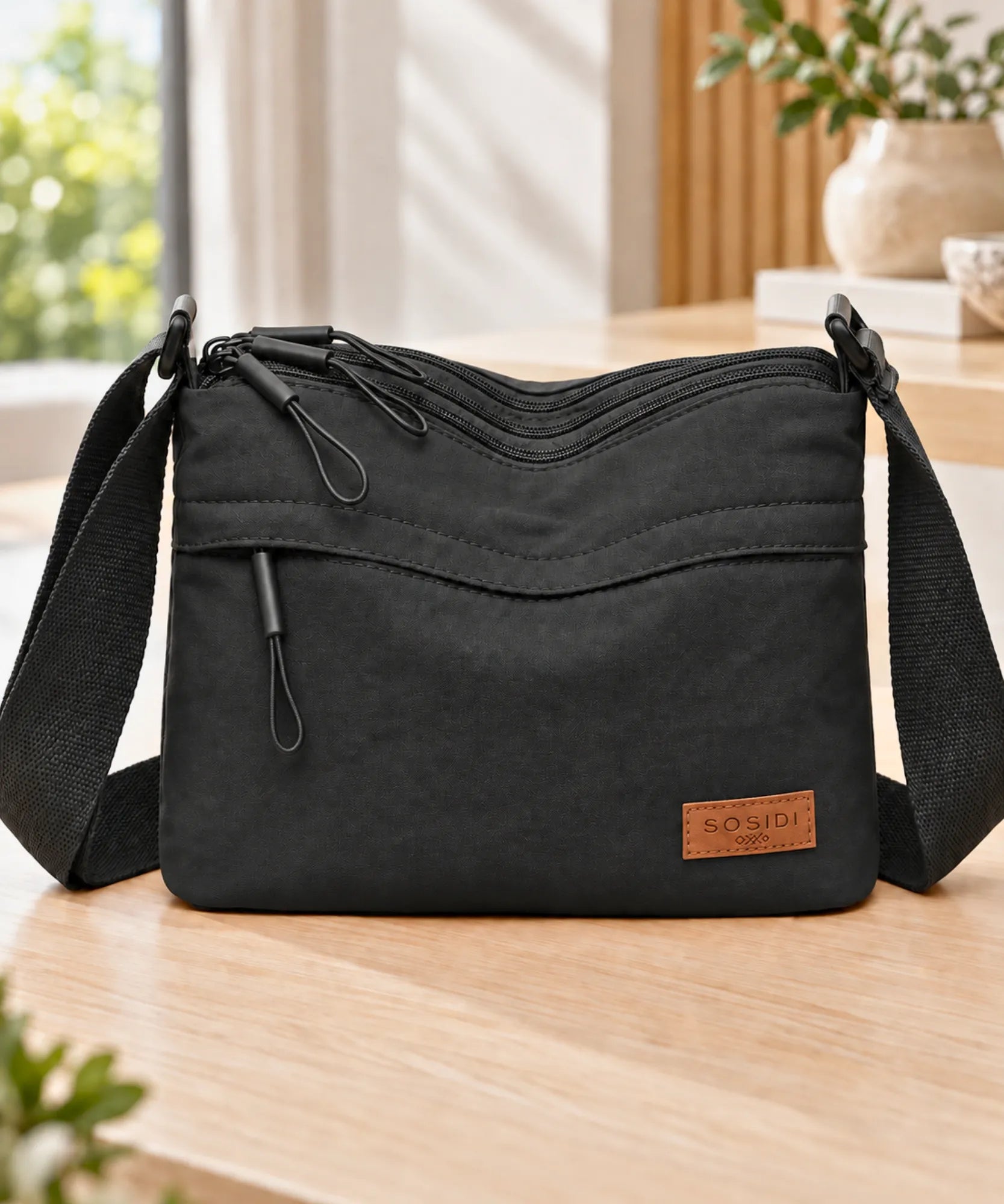 Bolsa transversal feminina pequena preta de nylon com bolsos frontais