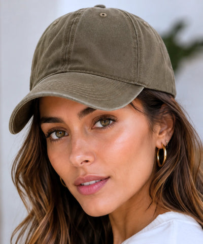 Boné feminino aba curva verde lodo estonado, tom oliva militar na modelo