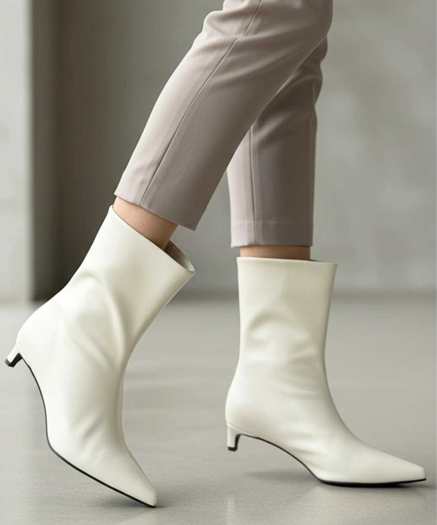 Comprar bota bico fino feminina cano médio couro sintético salto baixo elegante promoção VIZZANO
