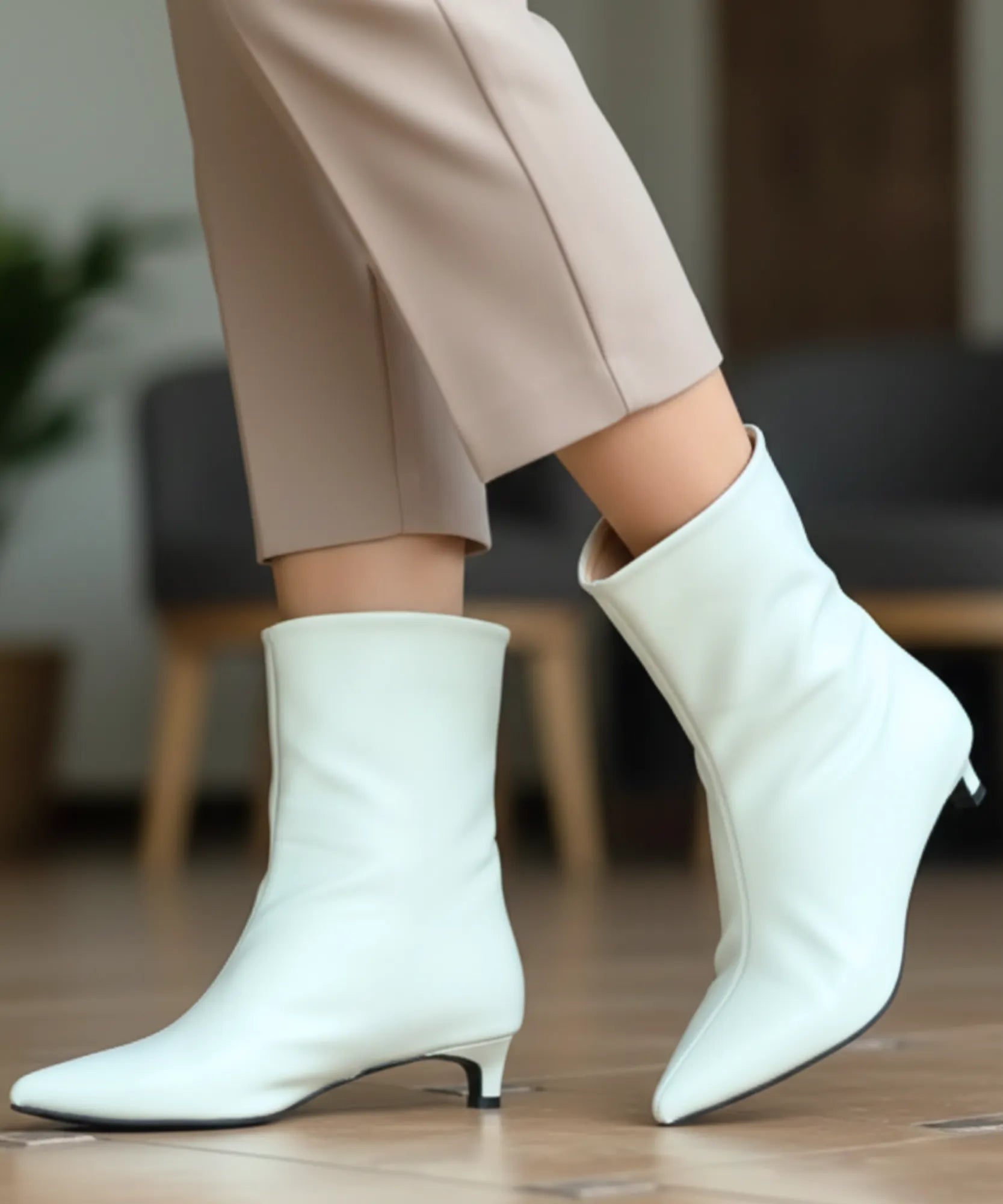 Comprar bota bico fino feminina cano médio couro sintético salto baixo elegante promoção VIZZANO