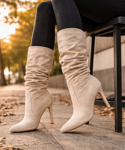 Comprar bota cano medio feminina salto fino bico fino suede franzida barato ou em promoção