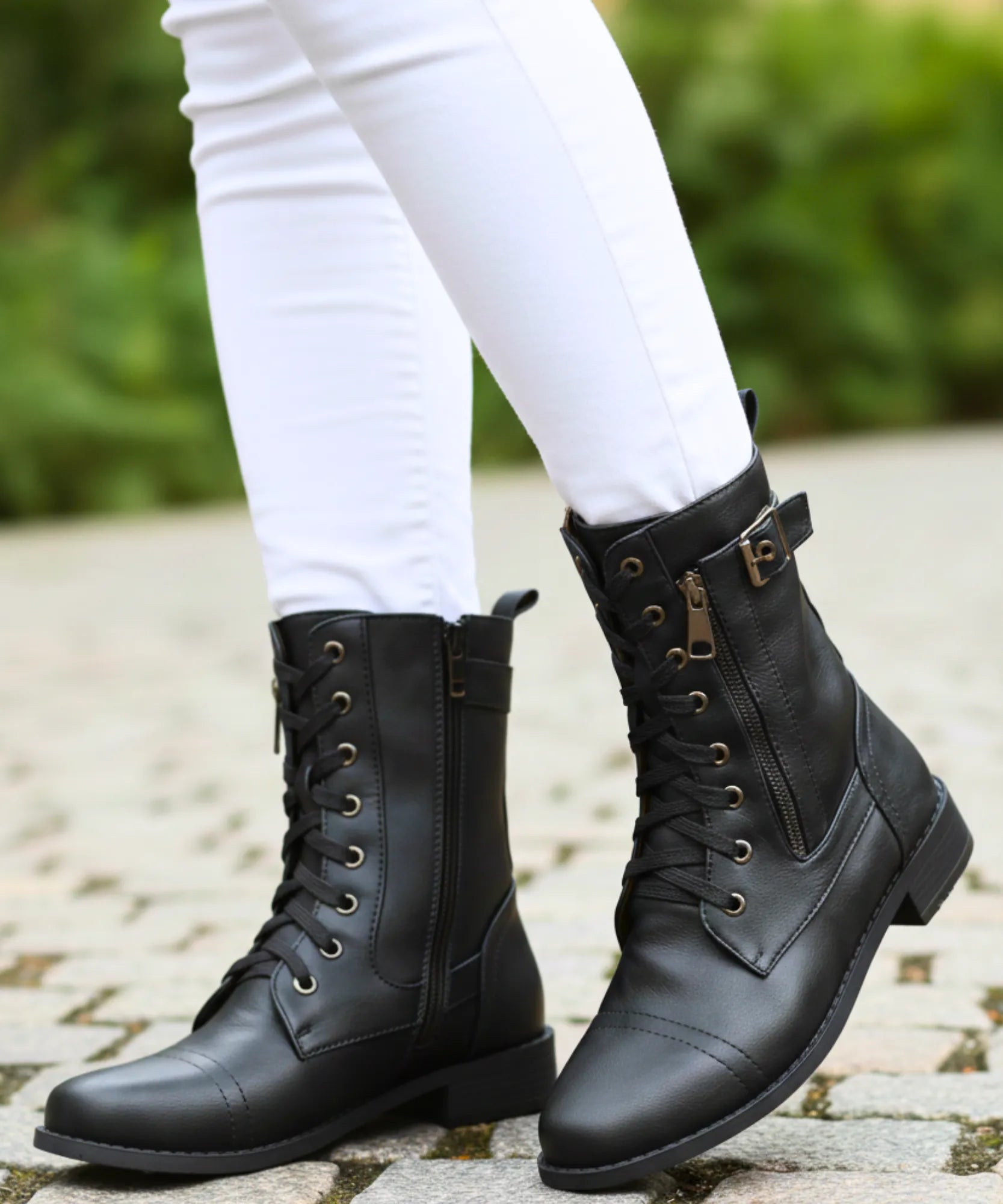 Comprar bota coturno feminina couro ecológico cano médio zíper lateral salto bloco solado antiderrapante AREZZO