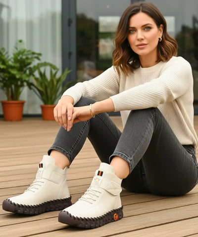 Comprar bota feminina cano curto couro sintético com forro pelúcia e velcro barato ou em promoção