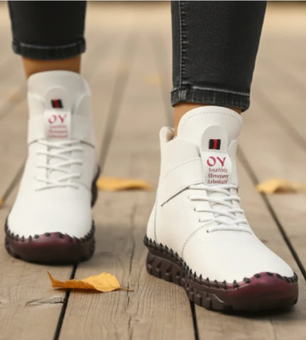 Comprar bota feminina cano curto couro sintético com forro pelúcia e velcro barato ou em promoção