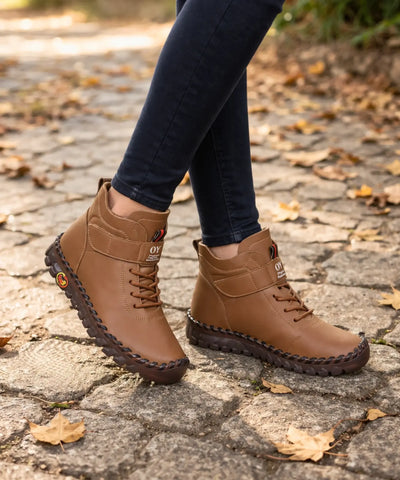 Comprar bota feminina cano curto couro sintético com forro pelúcia e velcro barato ou em promoção