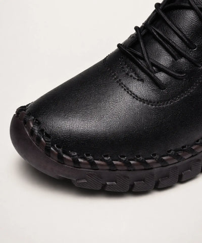 Comprar bota feminina cano curto couro sintético com forro pelúcia e velcro barato ou em promoção