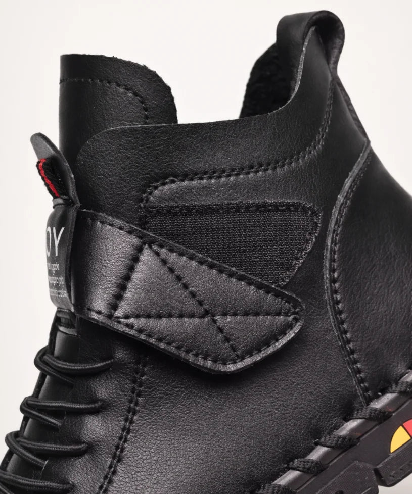 Comprar bota feminina cano curto couro sintético com forro pelúcia e velcro barato ou em promoção