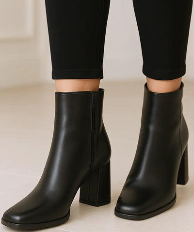 Comprar bota feminina cano curto preto com forro peluciado e salto baixo quadrado para looks confortáveis e estilosos no inverno em promoção AREZZO
