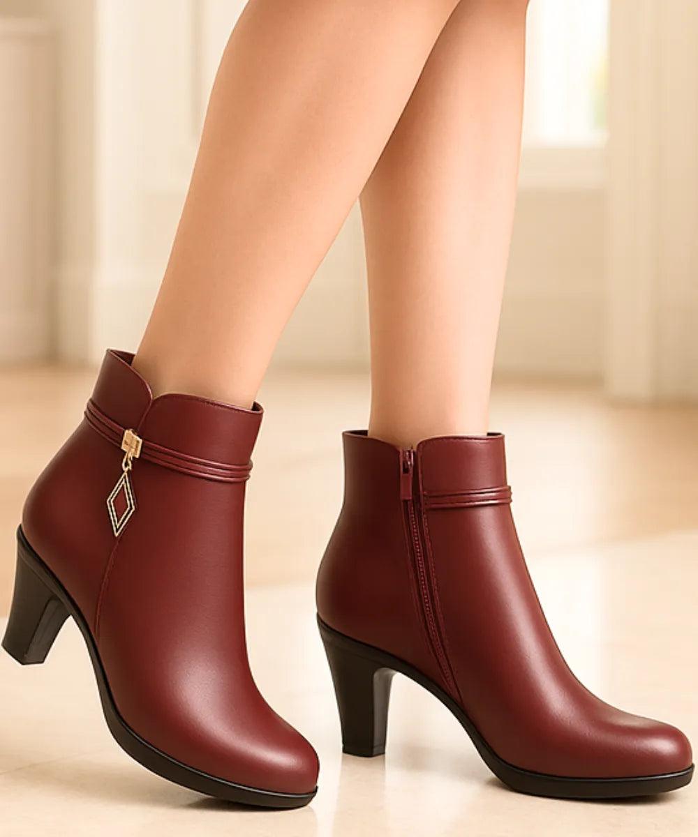 Comprar bota feminina cano curto com salto baixo e forro térmico antiderrapante para inverno e uso diário em promoção AREZZO 
