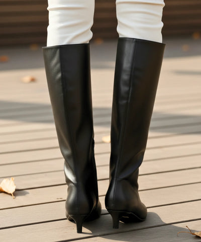 Comprar bota feminina cano longo com salto fino baixo em couro elegante e confortável para inverno, looks urbanos ou casuais barato VIZZANO
