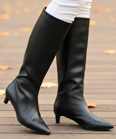 Comprar bota feminina cano longo com salto fino baixo em couro elegante e confortável para inverno, looks urbanos ou casuais barato VIZZANO
