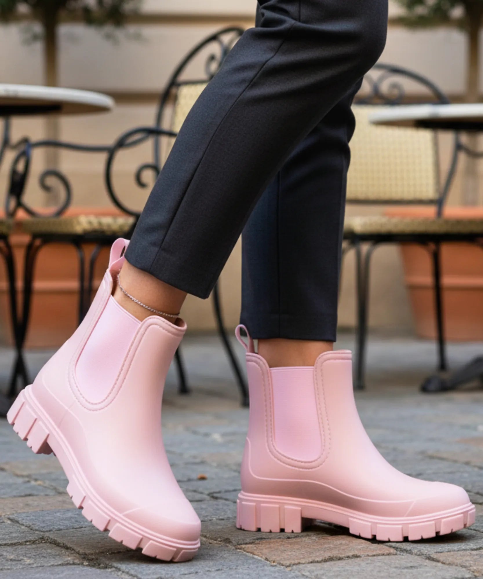 Comprar bota chelsea feminina impermeável PVC solado tratorado antiderrapante forro respirável em promoção ANELLIMN