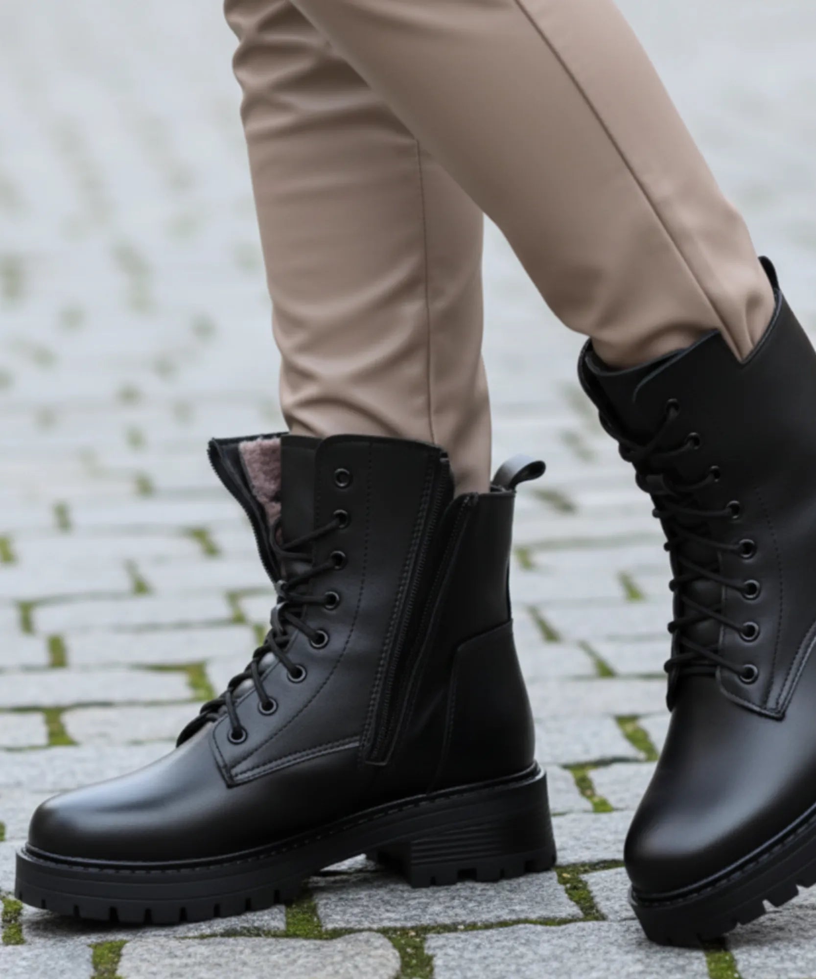 Comprar bota feminina tratorada de couro legítimo com solado robusto e cano curto para estilo urbano com conforto ANELLIMN