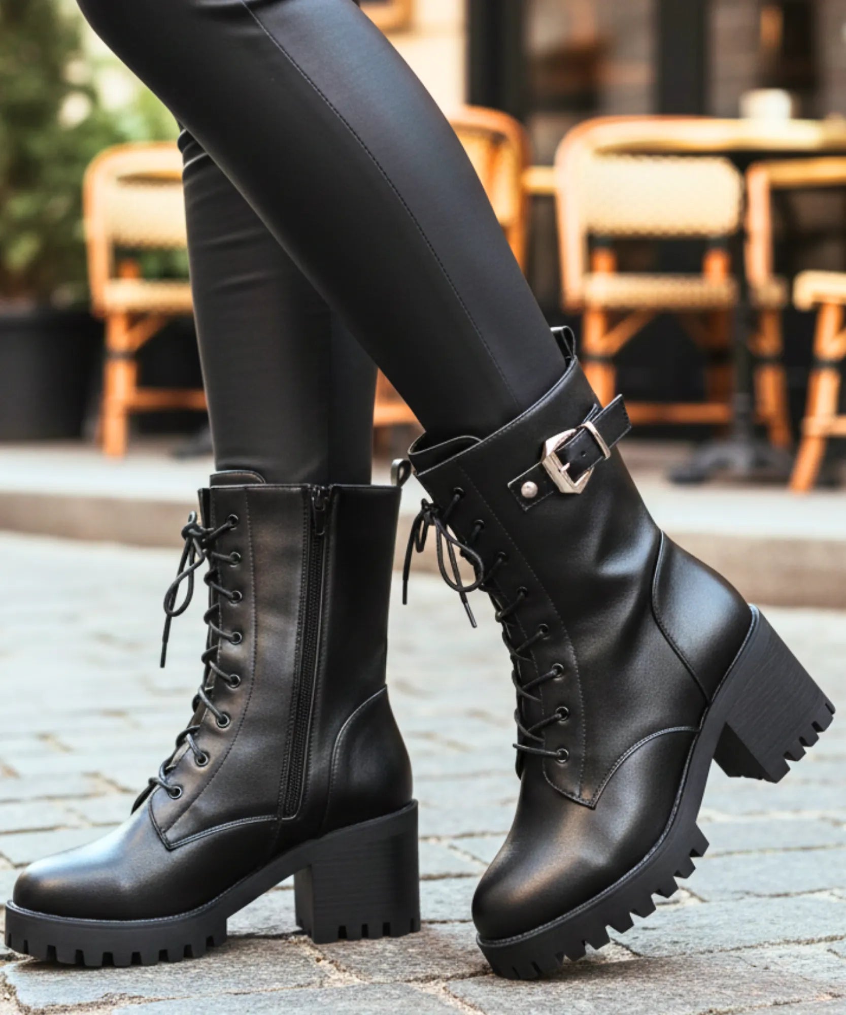 Comprar bota feminina tratorada forrada coturno com salto grosso e cano alto para inverno com conforto térmico e estilo urbano em promoção  VIA MARTE