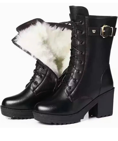 Comprar bota feminina tratorada forrada coturno com salto grosso e cano alto para inverno com conforto térmico e estilo urbano em promoção  VIA MARTE