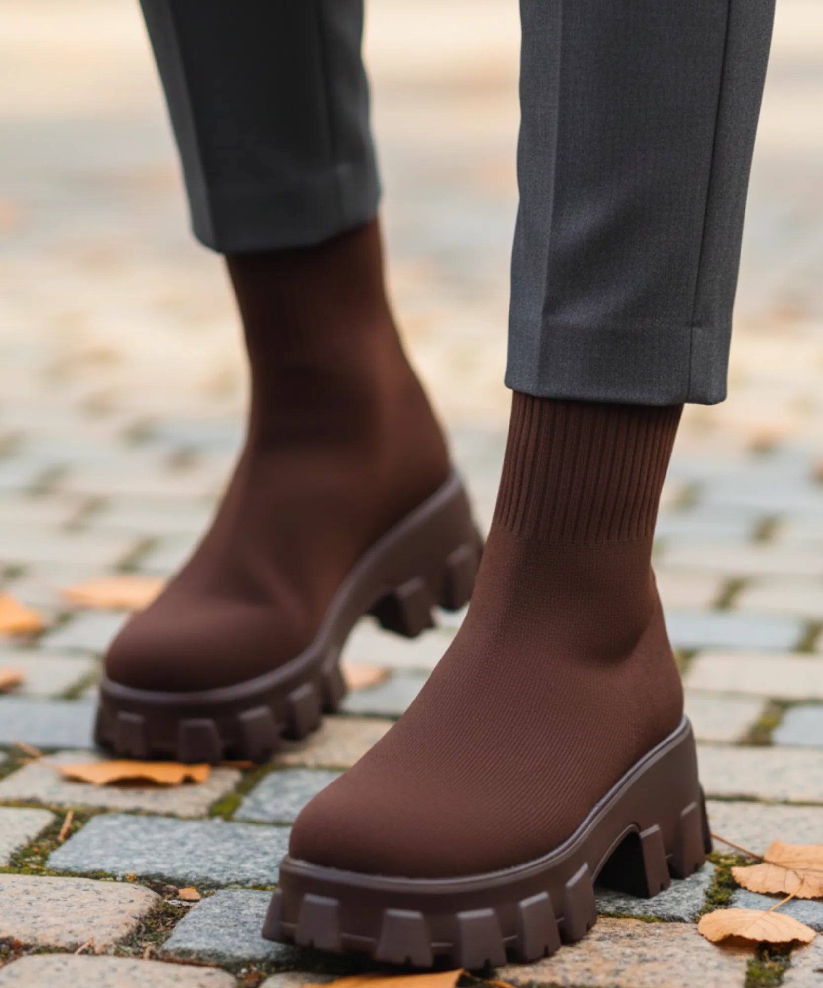 Comprar Bota feminina tratorada knit para inverno urbano com conforto térmico, cano médio elástico e solado antiderrapante promoção AREZZO