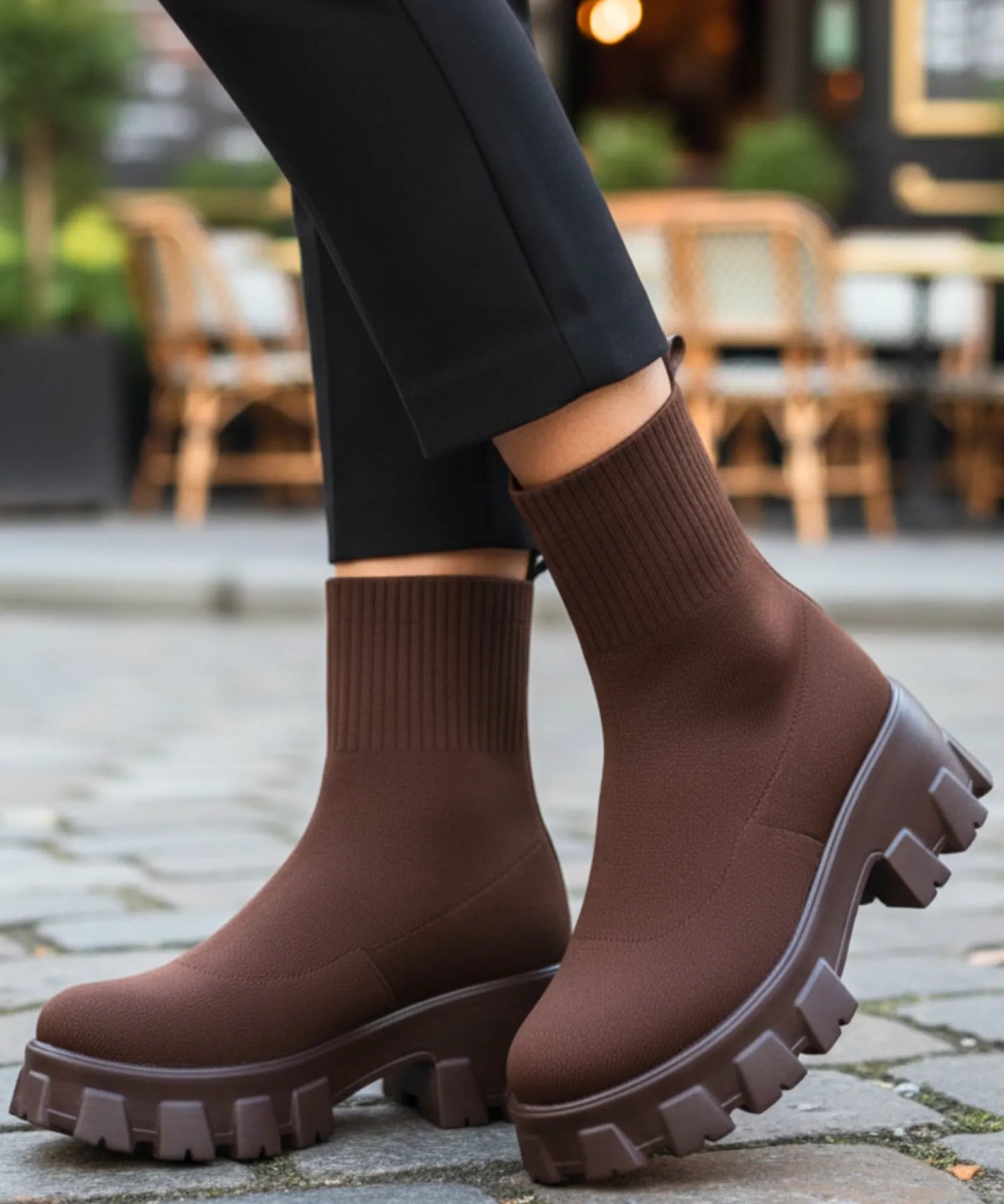 Comprar Bota feminina tratorada knit para inverno urbano com conforto térmico, cano médio elástico e solado antiderrapante promoção AREZZO